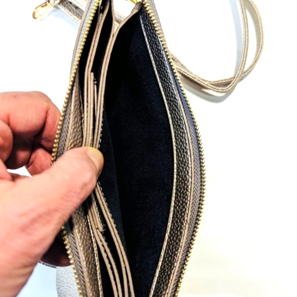 Metallic Wristlet or Crossbody Bag - Picture 7 of 8